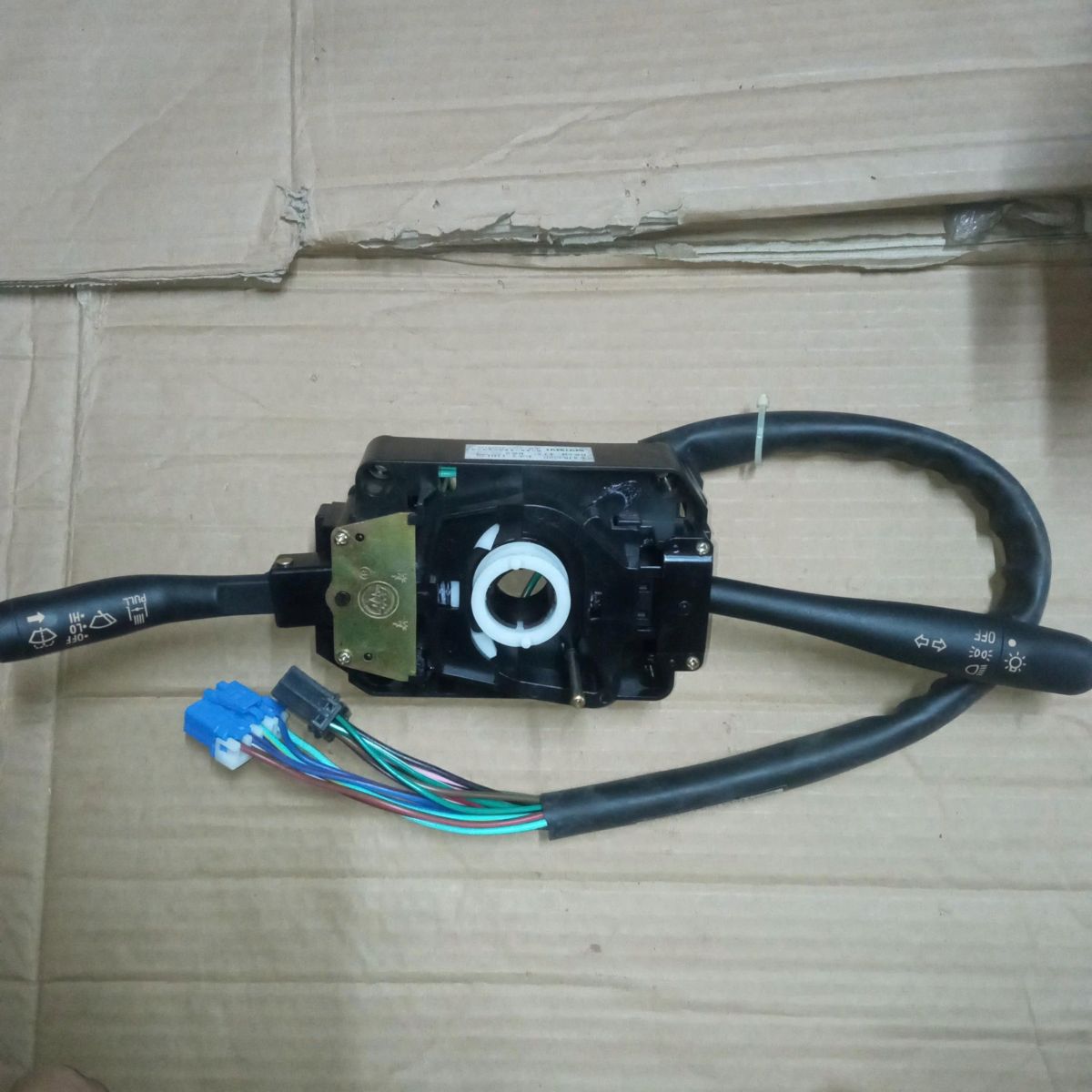 CÔNG TẮC TỔNG HỢP ISUZU QKR