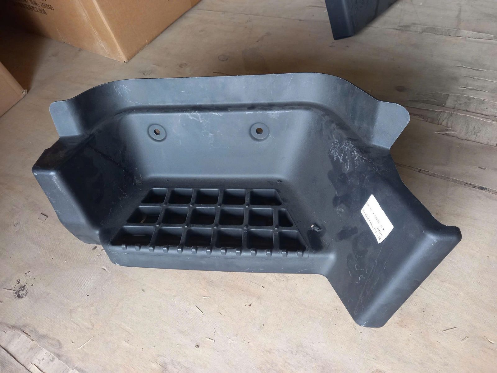 BẬC LÊN XUỐNG PHÍA DƯỚI JAC N800 N900E5