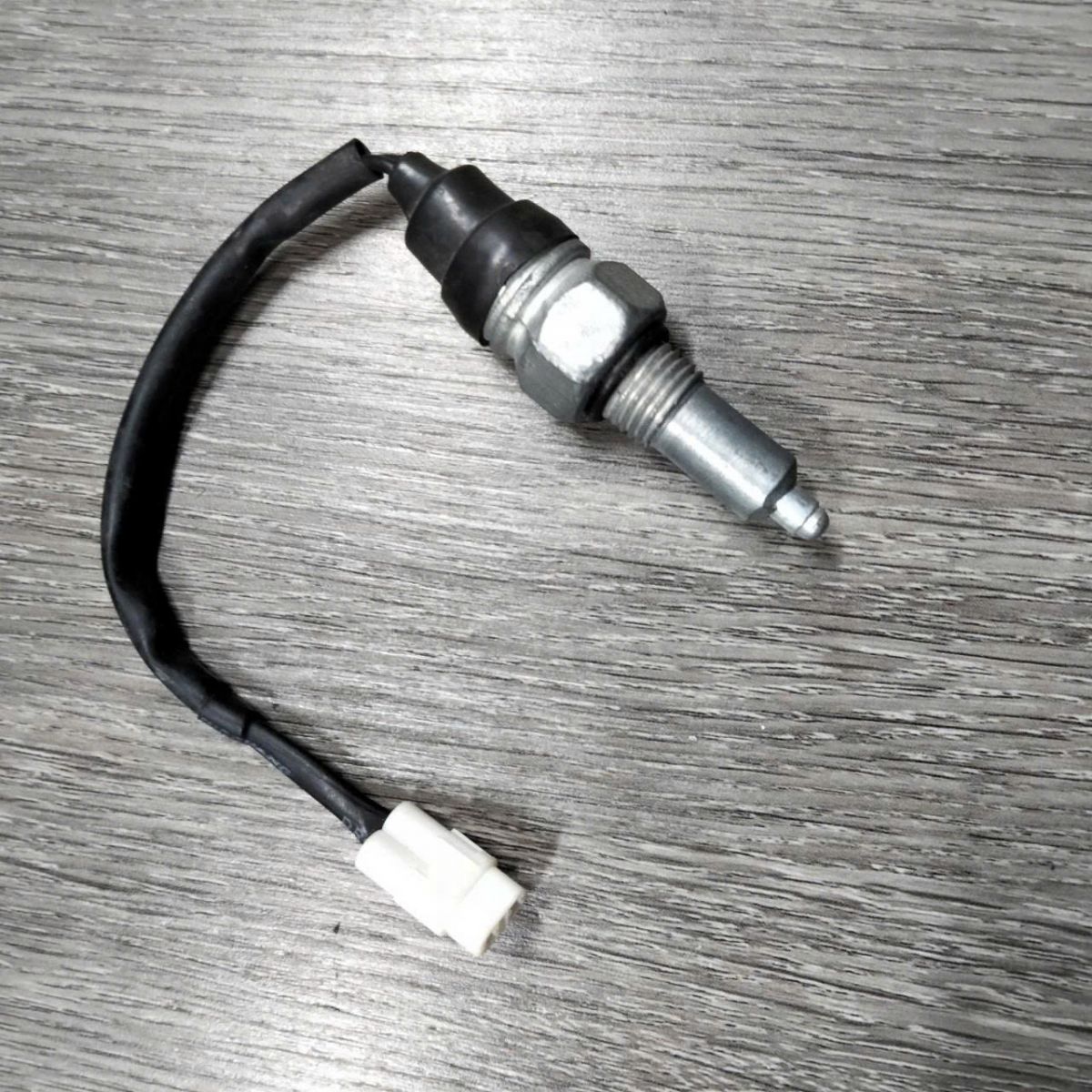 CÔNG TẮC SỐ LÙI  474,SYM DONGBEN HÀNG XỊN