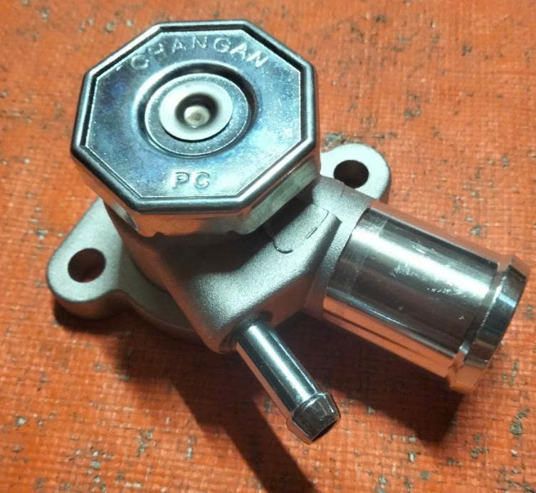 CÚT NHÔM ĐƯỜNG NƯỚC TRÊN LIỀN NẮP KÉT NƯỚC TOWNER 950 990 MÁY K14